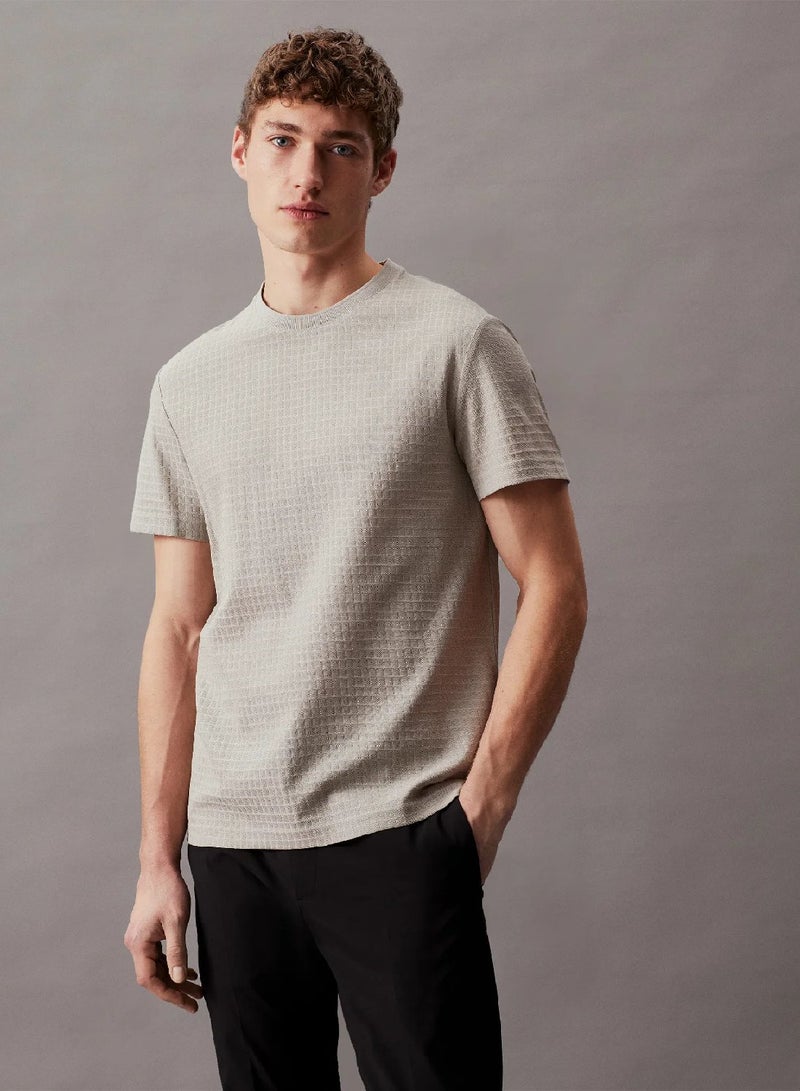 كالفن كلاين تيشرت من قماش جاكار بتصميم شبكي - Image 1