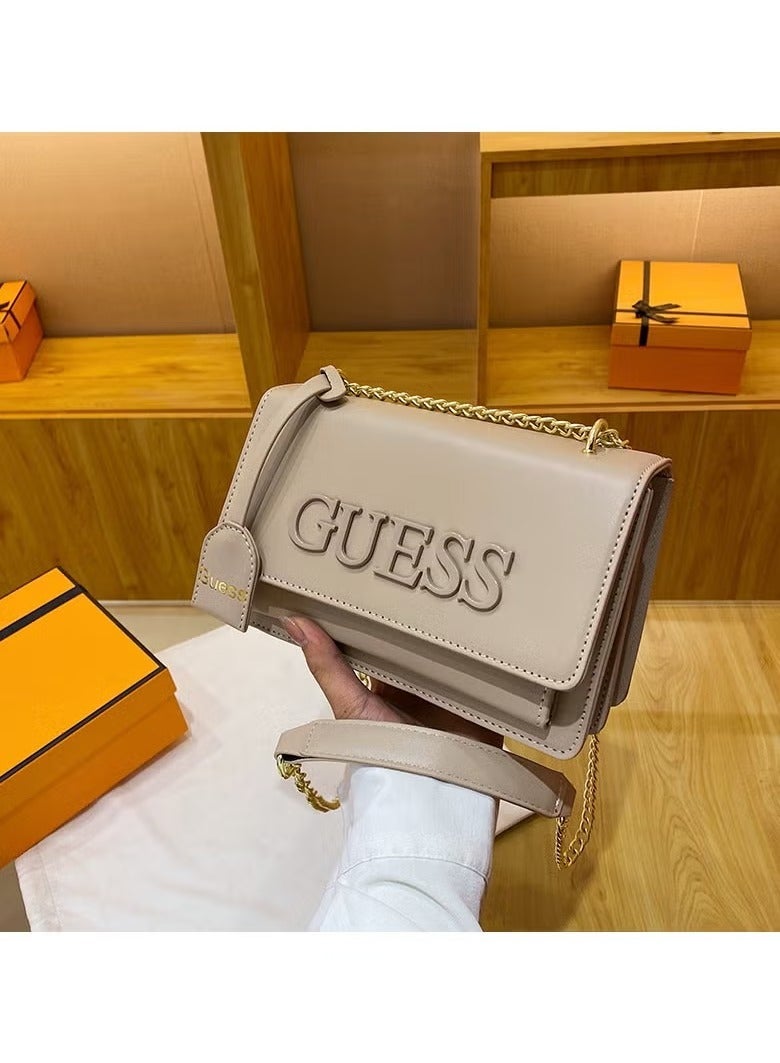 GUESS GUESS Fashionable and Simple Printed Cross-body Shoulder Bag 21.5*8*14cm