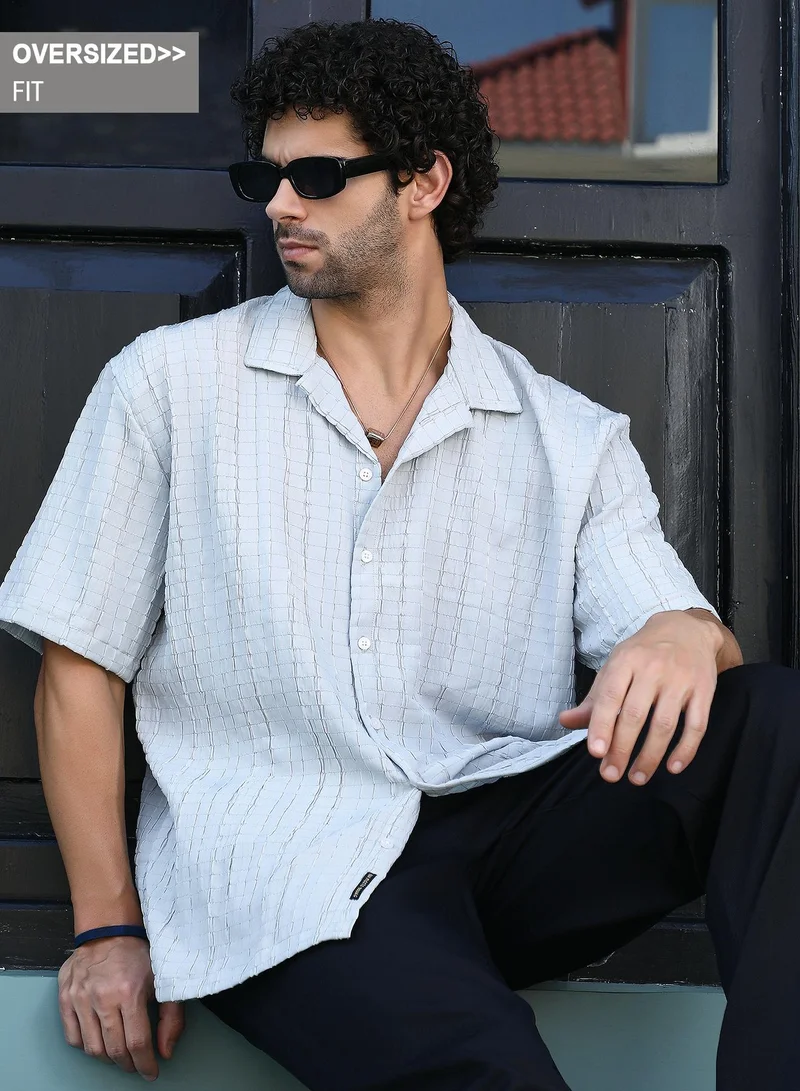 Campus Sutra Campus Sutra Men's Cloud Grey Crumble-Revival Oversized Shirt For Casual Wear | Cuban Collar | Short Regular Sleeves | Button Closure | Oversized Shirt Crafted With Comfort Fit For Everyday Wear