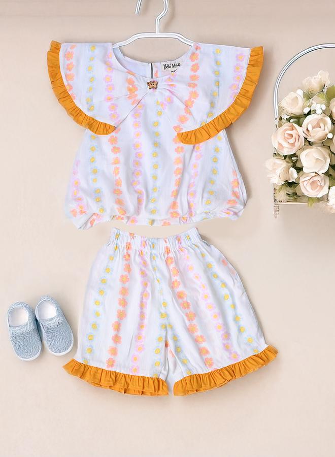 بيلا مودا طقم بلوزة بدون أكمام وشورت بطبعات وتفاصيل مكشكشة من بيلا مودا - Image 1