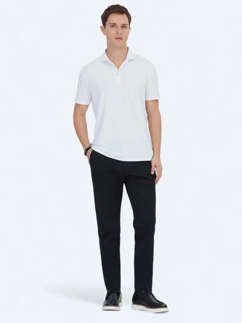 كيب تيشيرت أبيض بياقة بولو من قماش الجاكار - Image 2