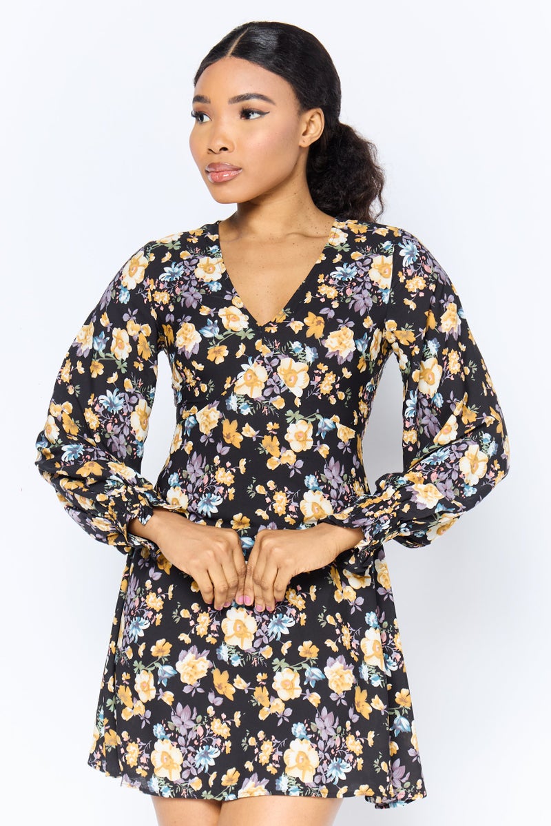 In the style فستان ميني مزخرف بالورود للنساء، متعدد الألوان - Image 1