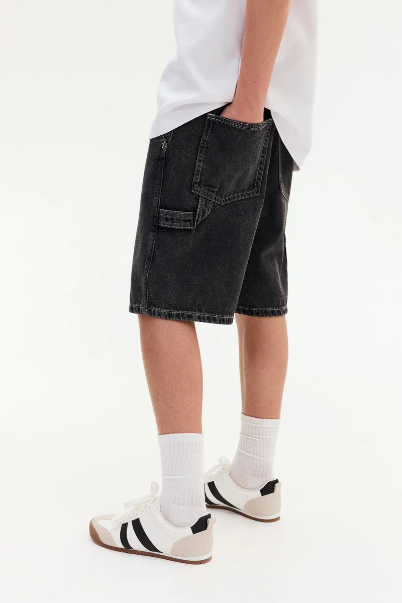 اتش اند ام Loose-fit carpenter shorts