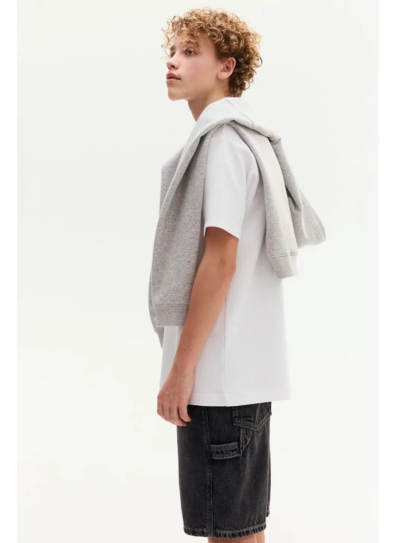 اتش اند ام شورت كاربنتر واسع