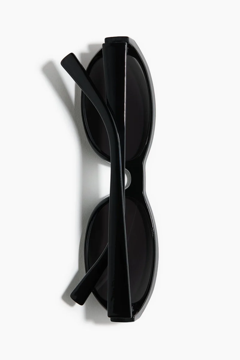 اتش اند ام نظارات شمسية بتصميم بيضاوي