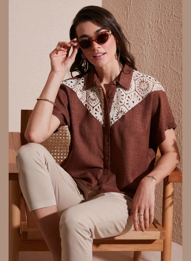 ليلا قميص نسائي بأكمام قصيرة بقصة مريحة من الدانتيل ليلا