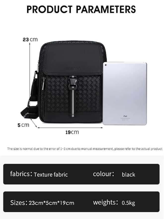 رحالة RAL9286-2 حقيبة كتف رجالية أنيقة وعصرية تجمع بين الأناقة والعملية والمتانة. مصممة للرجل العصري كثير الحركة، تتميز بلوحة منسوجة أو مربعة مميزة على الغطاء الأمامي، مما يضفي لمسة راقية وفاخرة على تصميم حقيبة الماسنجر الكلاسيكية. يضمن لونها الأسود متعدد الاستخدامات أن تتناسب مع أي إطلالة، سواءً كانت كاجوال أو رسمية أو أنيقة. - Image 5