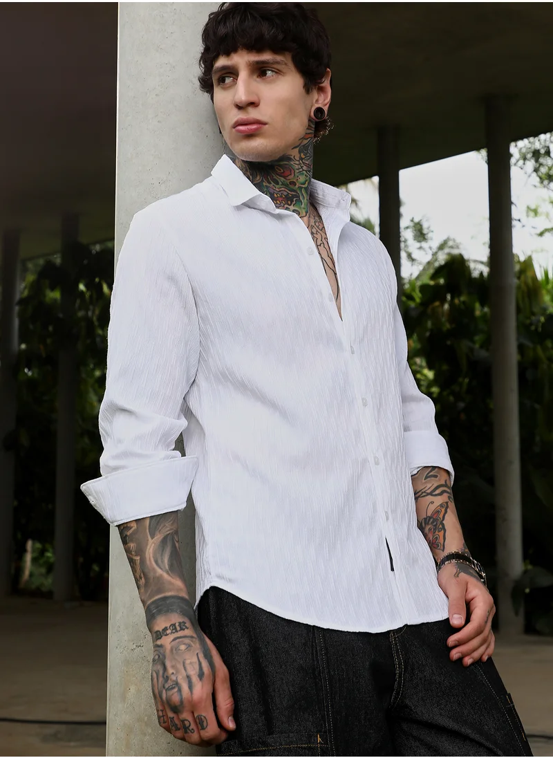 Campus Sutra Men's Chalk White Ruche-Tactile Shirt For Casual Wear | Spread Collar | Long Cuffed Sleeves | Button Closure | Shirt Crafted With Comfort Fit For Everyday Wear