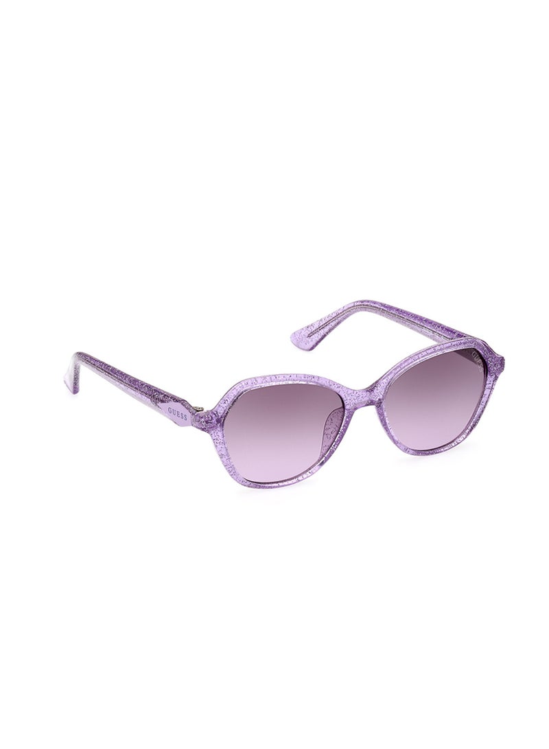 GUESS نظارة شمسية للبنات ذات حماية من الأشعة فوق البنفسجية بشكل غير متماثل - GU923983Z48 - مقاس العدسة: 48 ملم  - Image 3