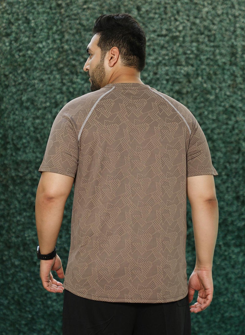 انستافاب بلس تيشيرت رجالي بلس سايز بطبعة تجريدية بنية للملابس الكاجوال - Image 5