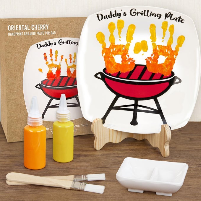 FATHERS DAY GIFTS DIY DADDYS GRILLING PLATE WITH HANDPRINT PERSONALIZED STEP DAD GIFTS FROM WIFE KIDS FUNNY BBQ CRAFTS BIRTHDAY PRESENT IDEAS FOR FIRST PAPA FROM DAUGHTER SON