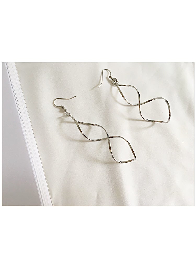 Generic - E831 Minimalist Spiral Curved Stud Earrings Wave Design for Women E831-2 silver - Image 1