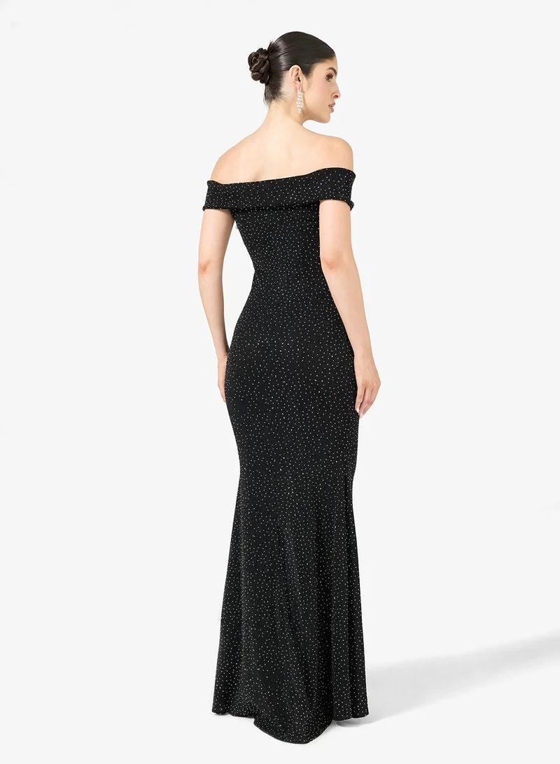 ايلا ليمتد اديشن فستان لامع بكتف مكشوف