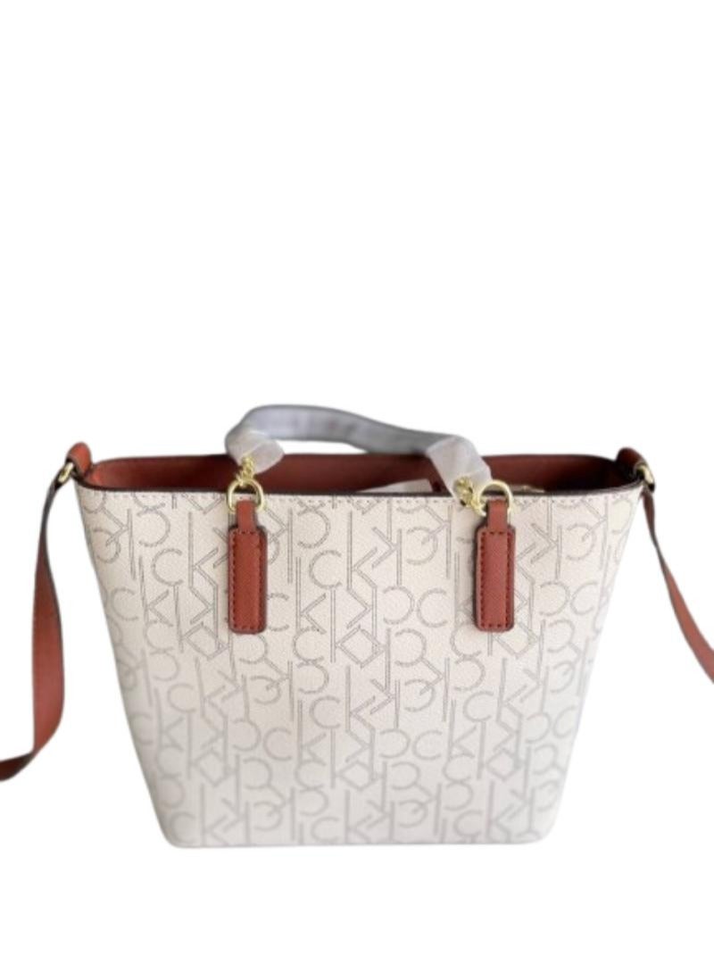 كالفن كلاين جينز Calvin Klein Women's Beige Handbag with Brown Strap  - Image 3
