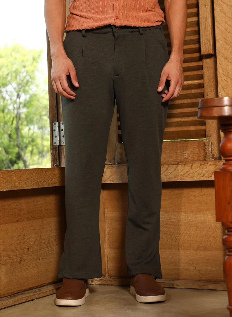 Campus Sutra Campus Sutra Men's Sacramento Green Micro-Waffle Straight-Leg Trousers For Casual Wear | Mid-Rise | Straight Fit | Button Closure | Trousers Crafted With Comfort Fit For Everyday Wear
