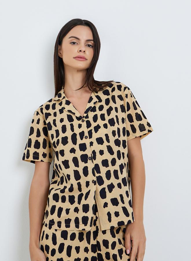 ستايلي طقم بيجاما من قميص قطن وبنطال واسع بطبعة أحادية - Image 3