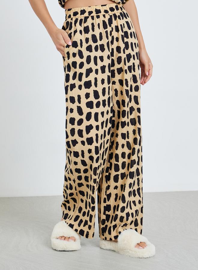 ستايلي طقم بيجاما من قميص قطن وبنطال واسع بطبعة أحادية - Image 5