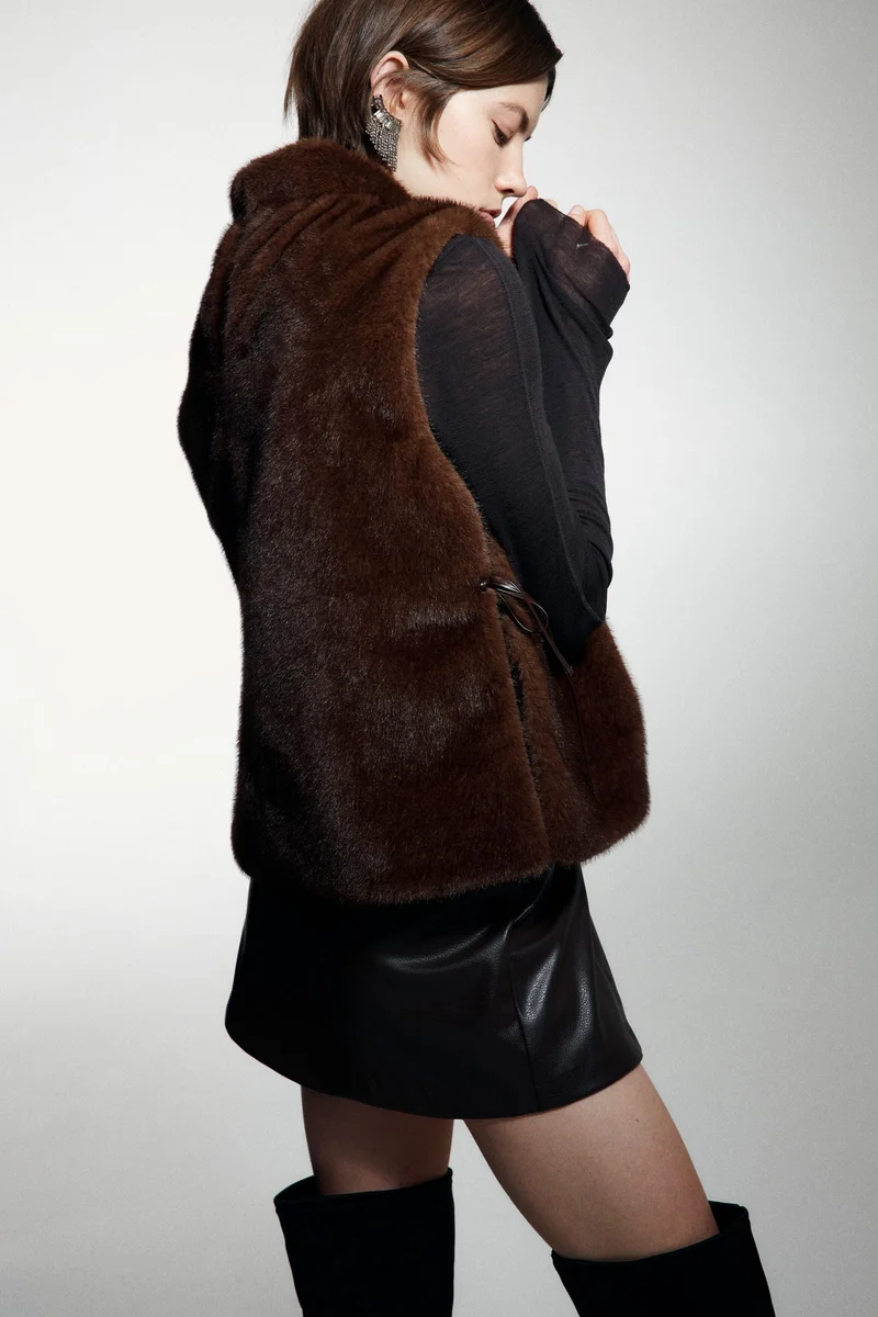 H&M Sleeveless turtleneck top