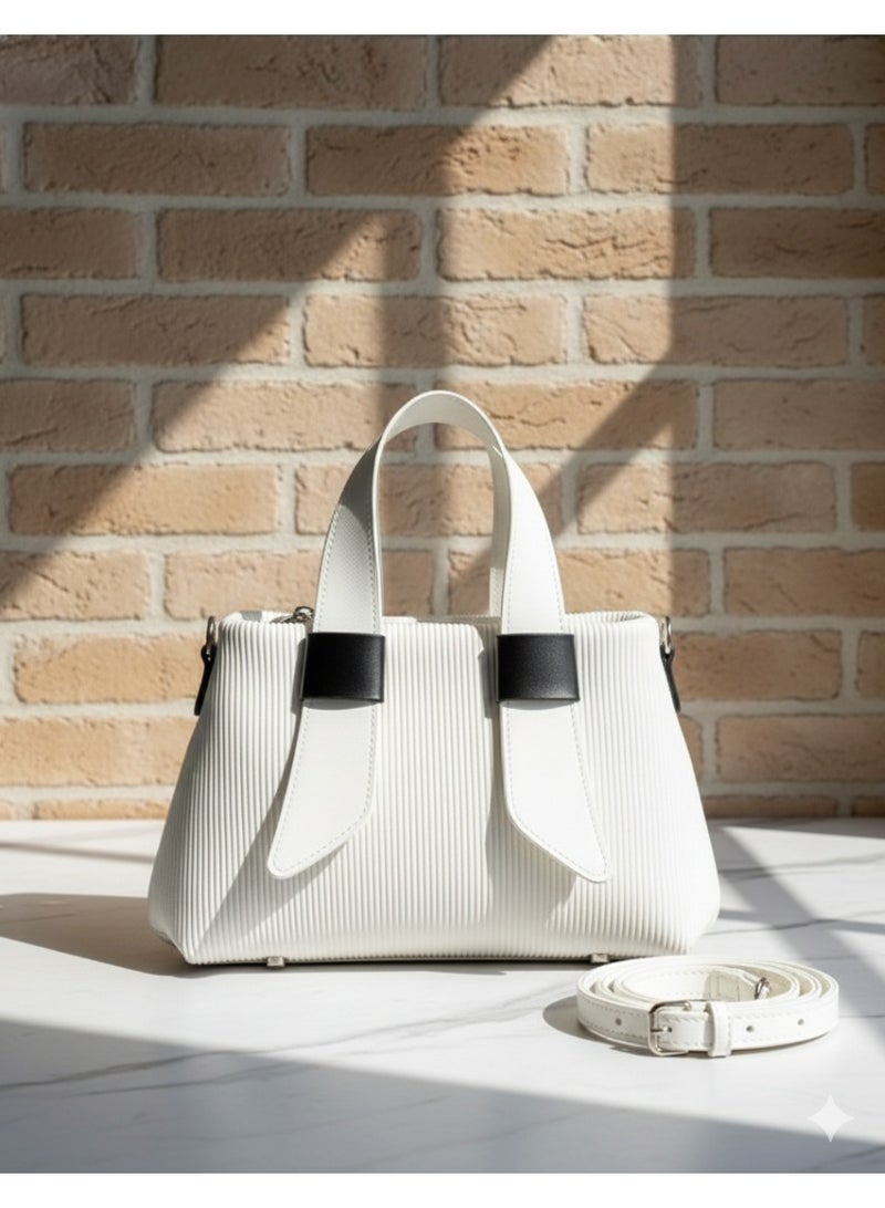 حقيبة يد نسائية قماش أبيض ناصع بتفاصيل سوداء - حقيبة كتف صغيرة عصرية وأنيقة للمناسبات