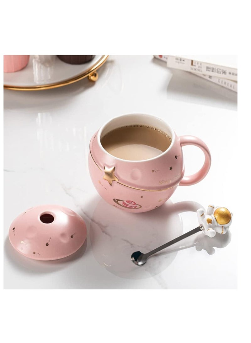 Bluejw كوب رائد الفضاء كوب كوكب منقوش بمساحة 13.52 أونصة أكواب قهوة من السيراميك مع غطاء وملعقة علبة هدايا لطيفة كوب قهوة من السيراميك هدية فريدة لعيد الميلاد للفتيات والصبيان والنساء والرجال (وردي) - Image 4