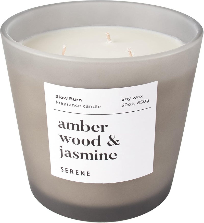 Hidden Label شمعة معطرة كبيرة من ماركة Hidden Label، عطر Amber Wood & Jasmine، شمعة ضخمة 30 أونصة بثلاث فتائل، شموع الصويا الطبيعية بطيئة الاحتراق للمنزل من مجموعة Serene - Image 1