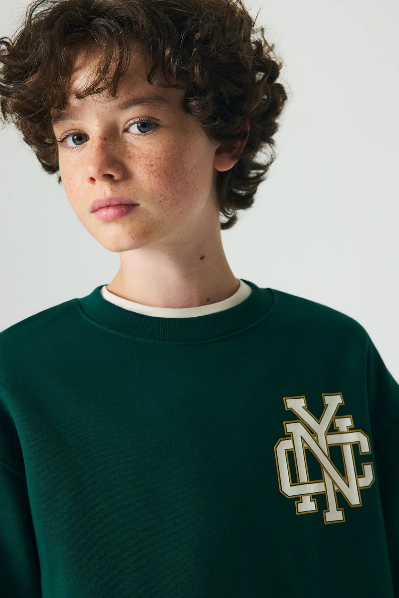 اتش اند ام سويت شيرت بطبعة