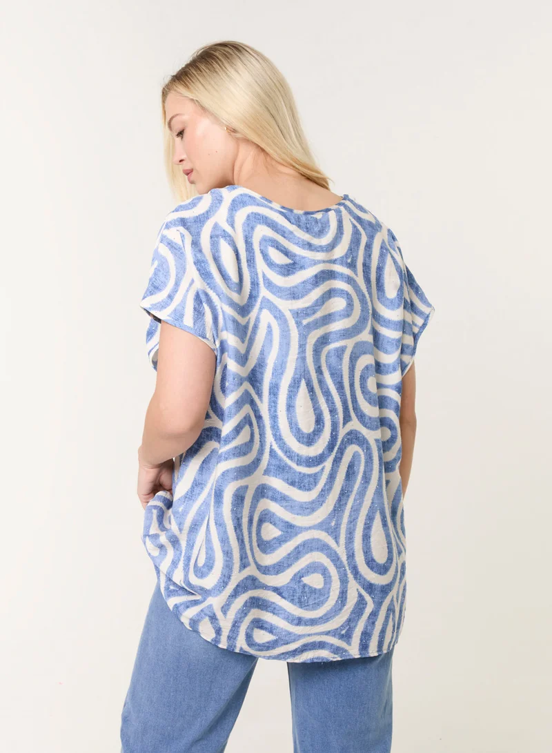 بلو فانيلا بلوزة بياقة مستديرة وطبعة تجريدية