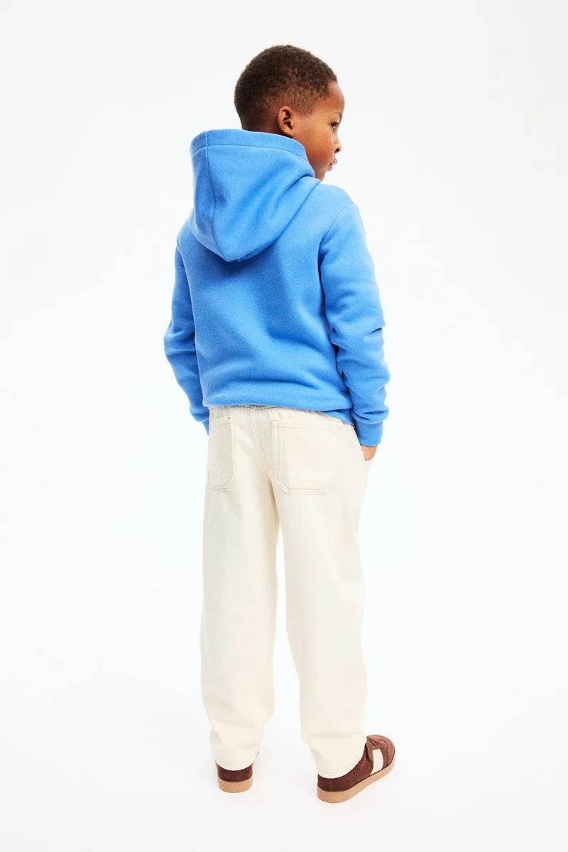 اتش اند ام جينز بقصّة واسعة وساق مدببة