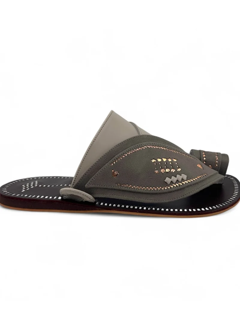 الفانوس نعال جلدية تراثية مصنوعة يدويًا