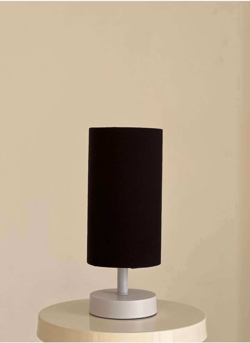 Table Lamp - White And Black - pzsku/ZDEFF63916D2EA8C467A5Z/45/_/1699876010/933deeea-5f76-468f-bd6c-cd4a64e5b49c