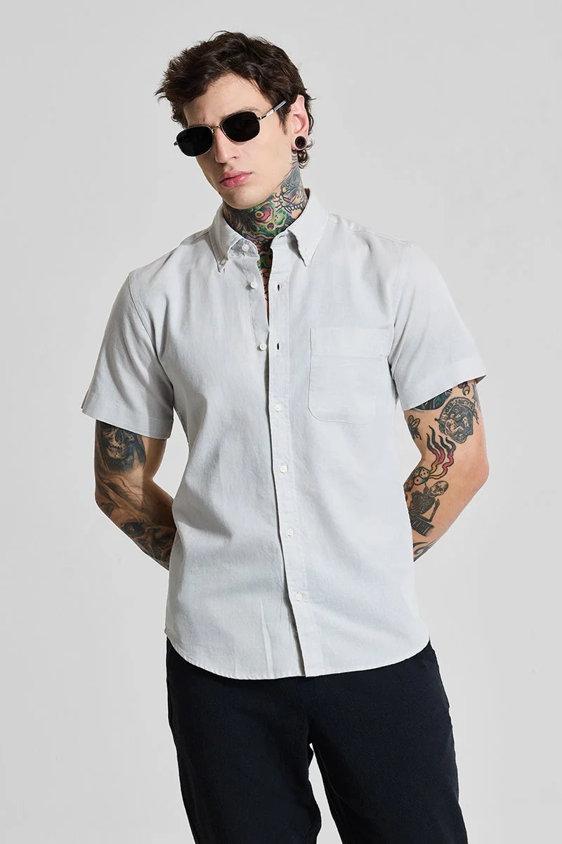 سنيتش قميص بقصة ضيقة من مزيج الكتان باللون الرمادي الفاتح