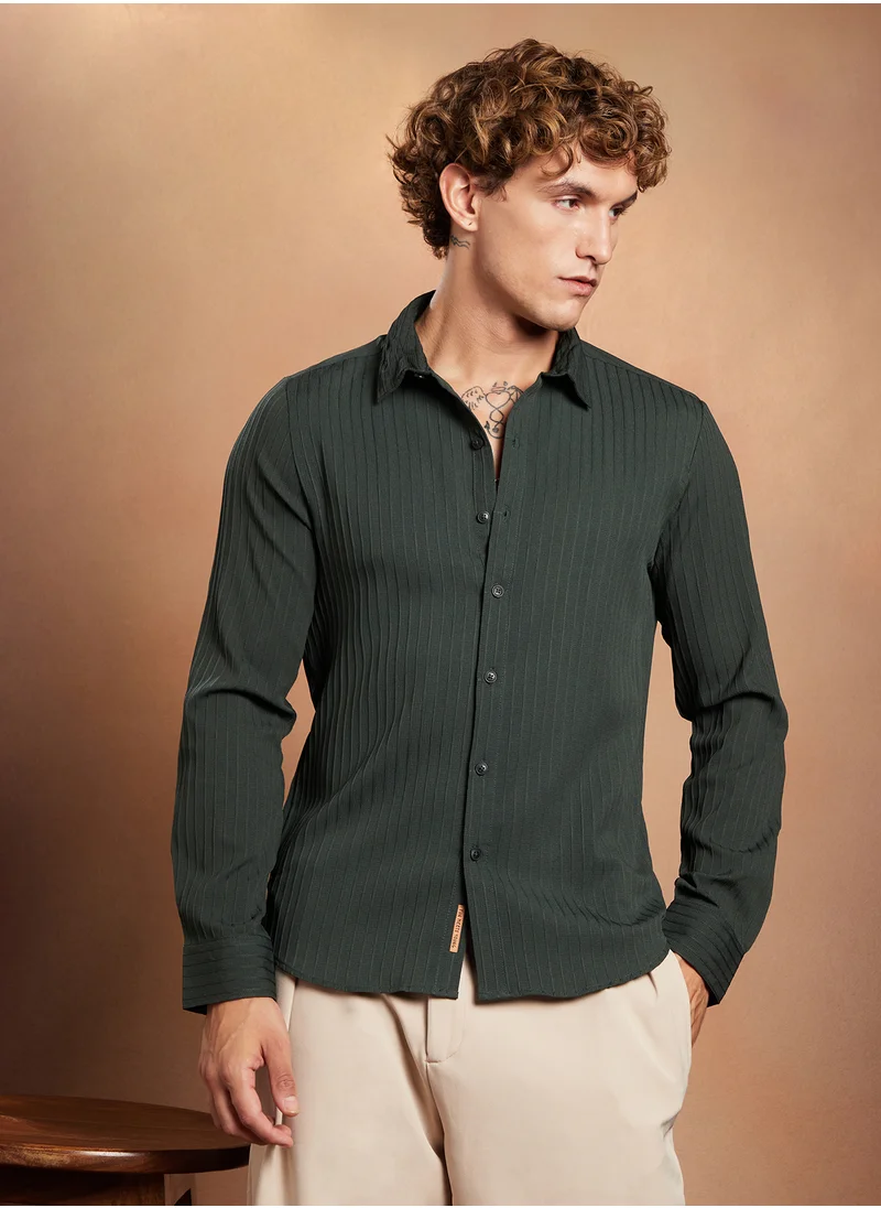 كامبوس سوترا Campus Sutra Men's Sacramento Green Pinstripe-Tactile Shirt For Casual Wear | Spread Collar | Long Cuffed Sleeves | Button Closure | Shirt Crafted With Comfort Fit For Everyday Wear