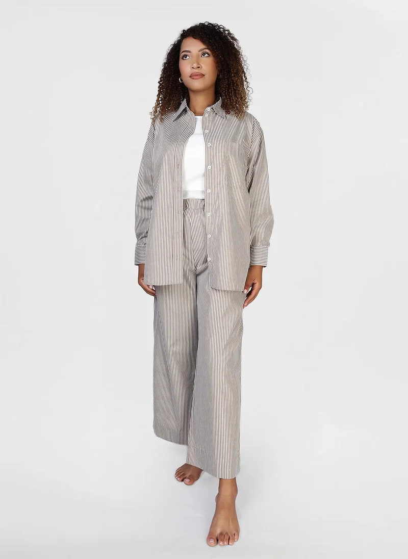 جيمي لي بوند Modest 2 PC Striped Set of relaxed-fit button-down shirt with crisp cuffs and matching wide-leg trousers