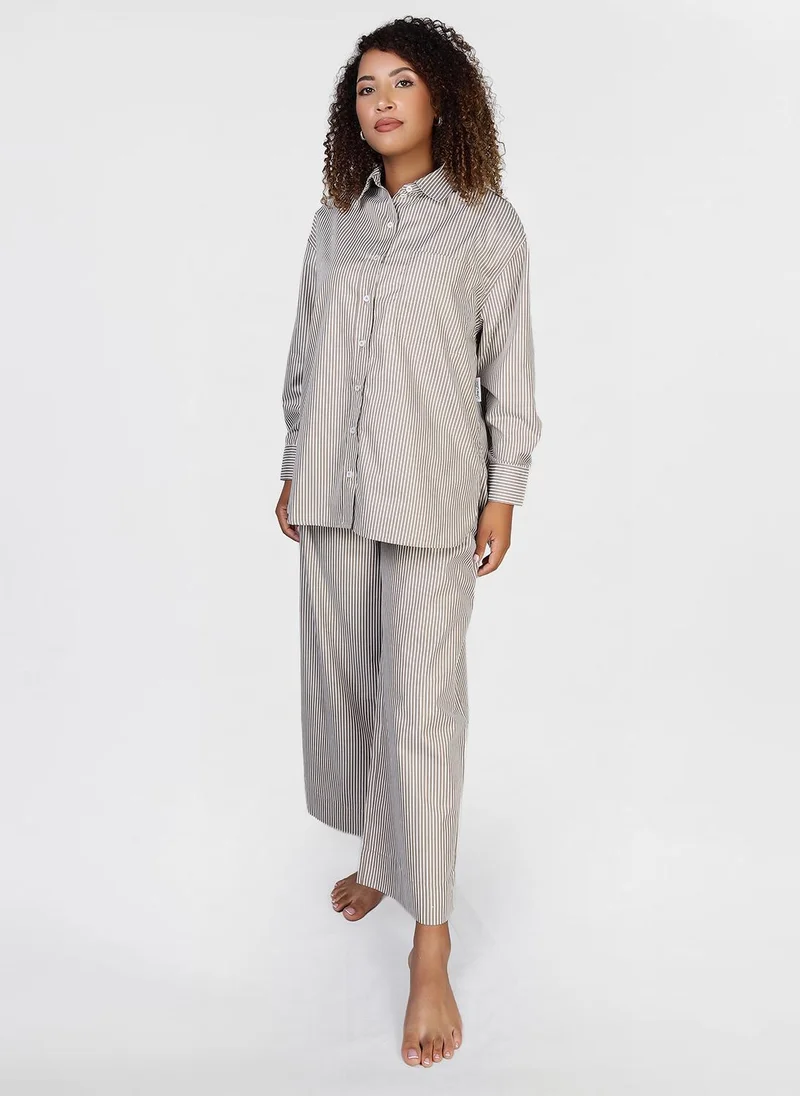 جيمي لي بوند Modest 2 PC Striped Set of relaxed-fit button-down shirt with crisp cuffs and matching wide-leg trousers