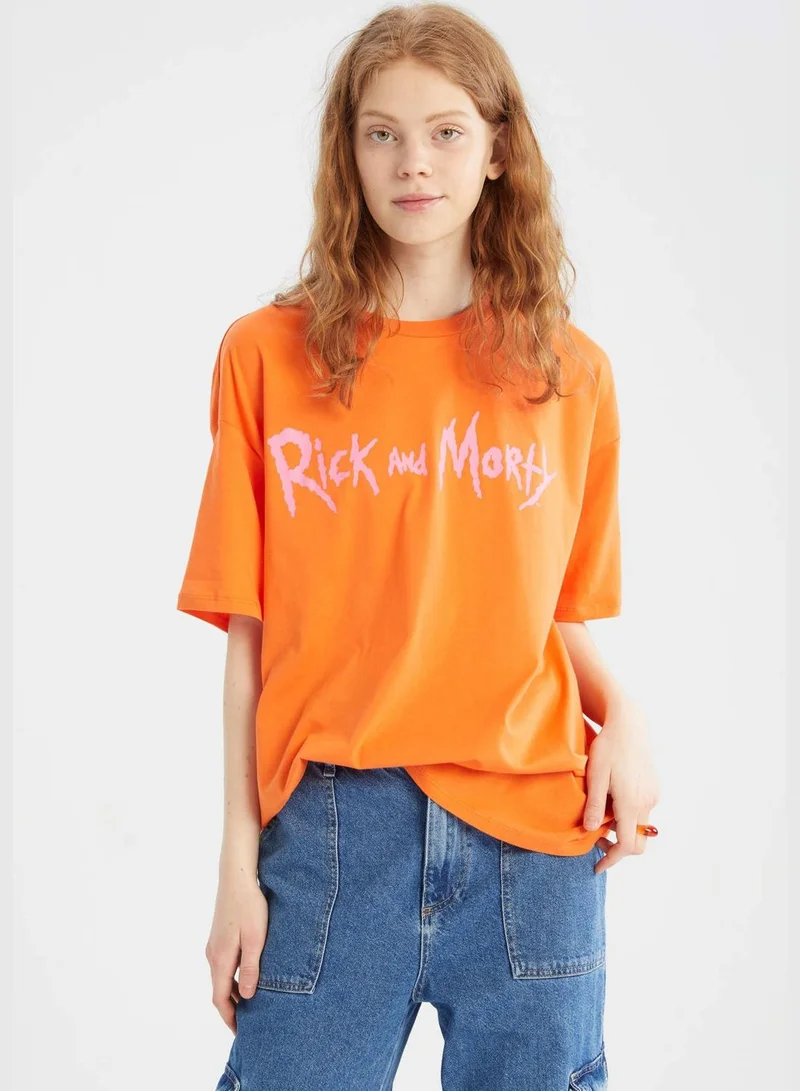 ديفاكتو Woman Rick and Morty Licenced Oversize Fit Crew Neck Knitted Short Sleeve T-Shirt