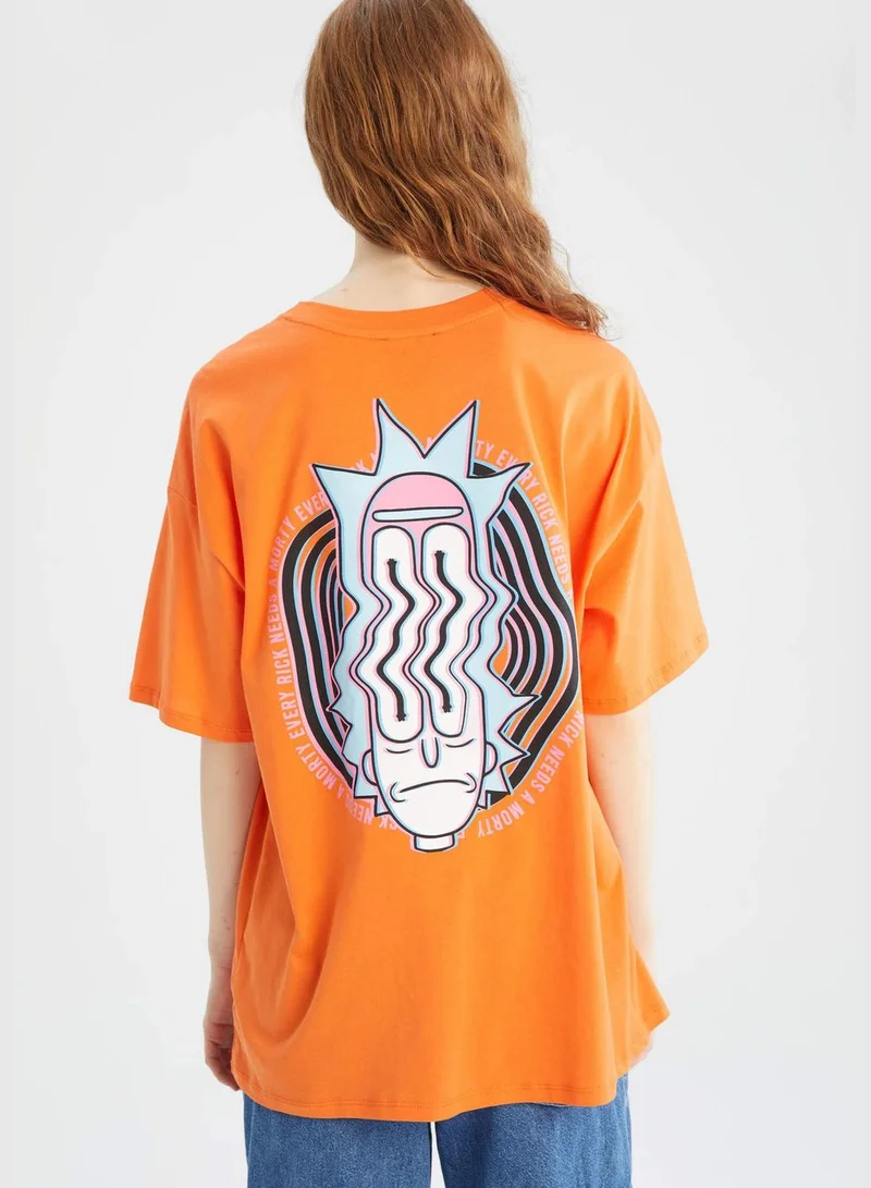ديفاكتو Woman Rick and Morty Licenced Oversize Fit Crew Neck Knitted Short Sleeve T-Shirt