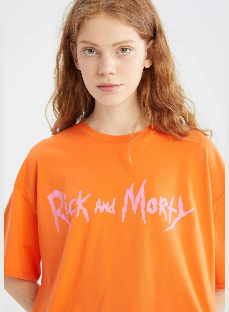 ديفاكتو Woman Rick and Morty Licenced Oversize Fit Crew Neck Knitted Short Sleeve T-Shirt