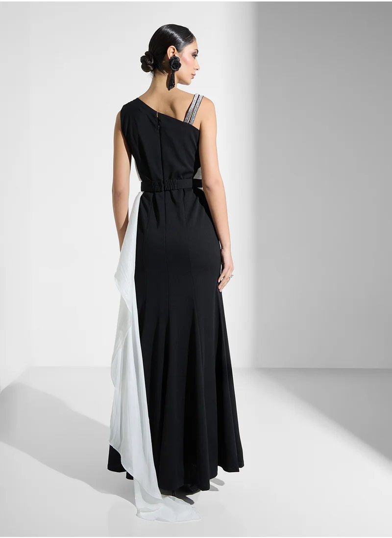 نمشي x Contrast Tone One Shoulder Dress With Trail