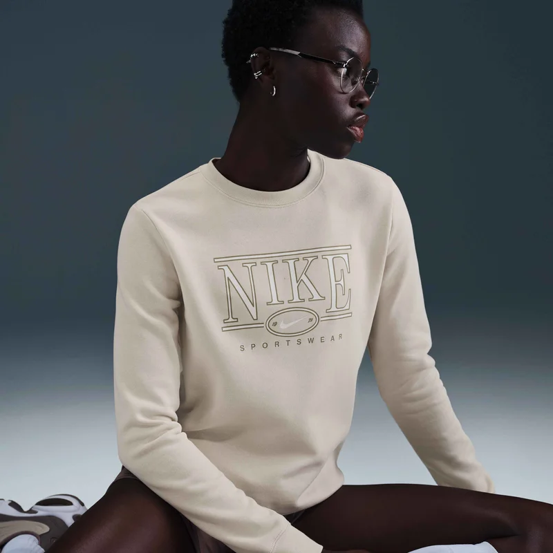 Nike Women's Sportswear Club Graphic Sweatshirt