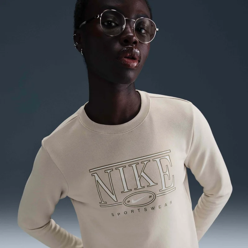 Nike Women's Sportswear Club Graphic Sweatshirt