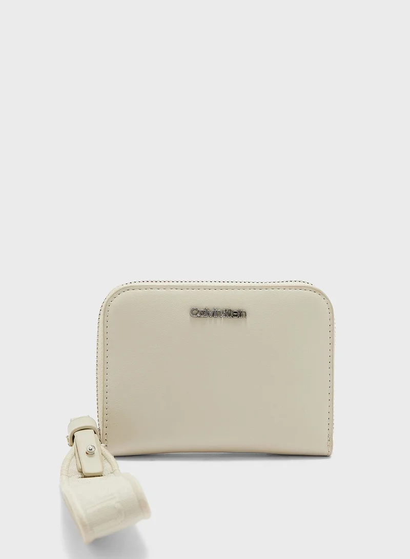 CALVIN KLEIN Gracie Medium Zip Around Wallet