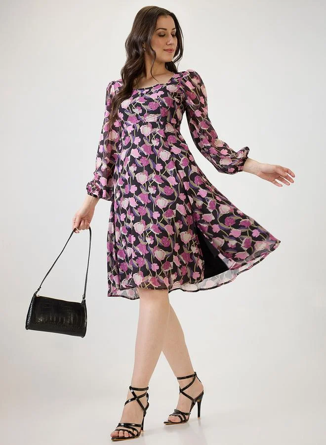 جلو باص فستان ميدي بطبعة زهور وياقة مربعة