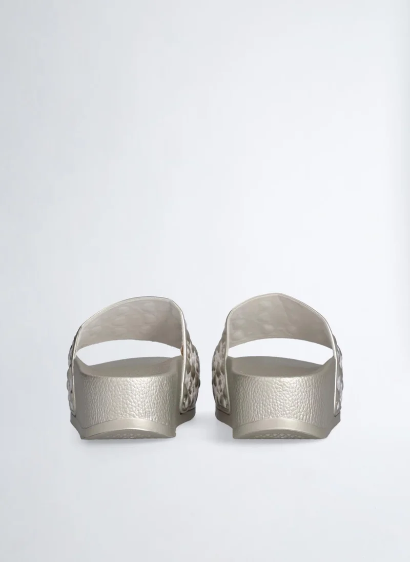 ليو جو صندل بكعب سميك بتأثير لامع