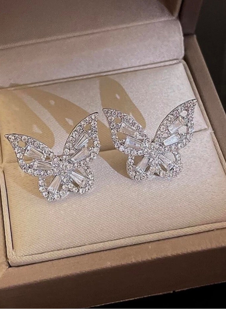 Equal Elegant & Trendy Earrings For Women Inlaid With Zirconia - Image 1