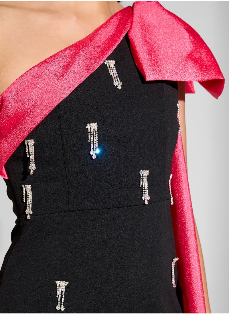 Namshi x Contrast Toned Embellished One Shoulder Deess  - Image 4