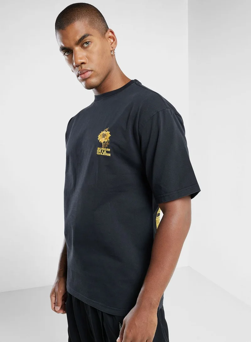 MUSIUM DIV. Logo T-Shirt