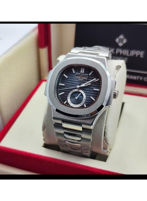 Automatic watch that moves by hand movement, first class