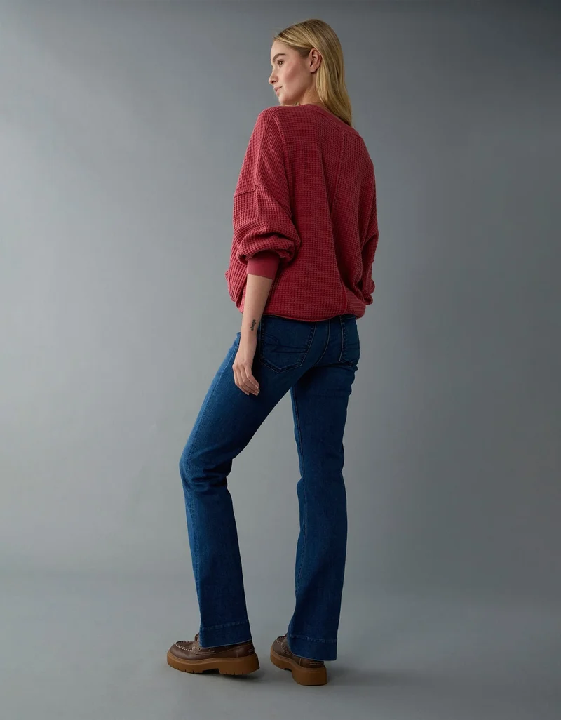 امريكان ايجل بنطلون جينز بقصة واسعة قليلاً عند القدم