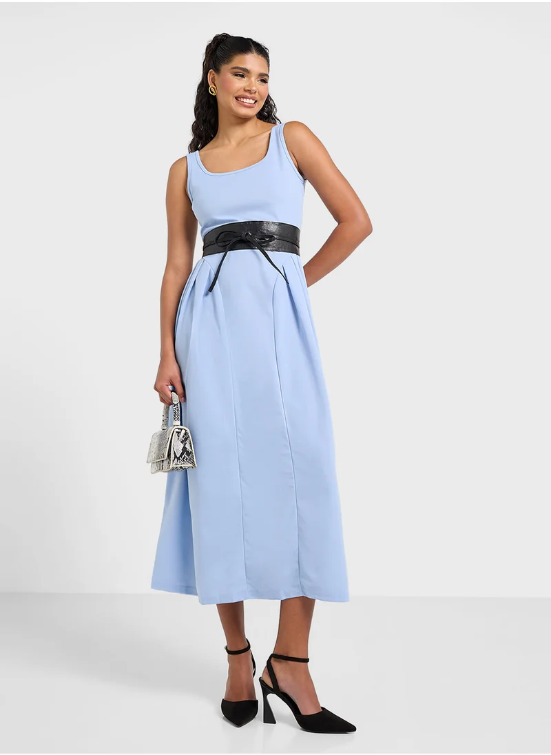 ايلا Sleeveless Dress With Princess Waist Cut