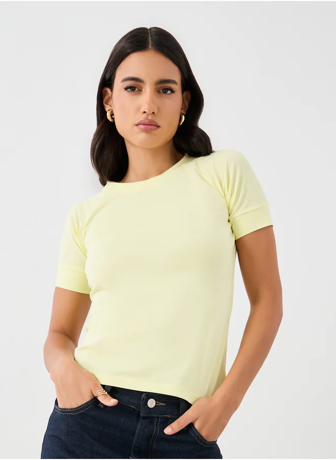 Styli Cotton Stretch Plain Round Neck Raglan Short Sleeve Fitted Cropped T-shirt 15